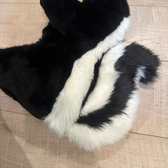 DAPHNE BLACK AND WHITE SKUNK PUPPET - Picture 3 of 8